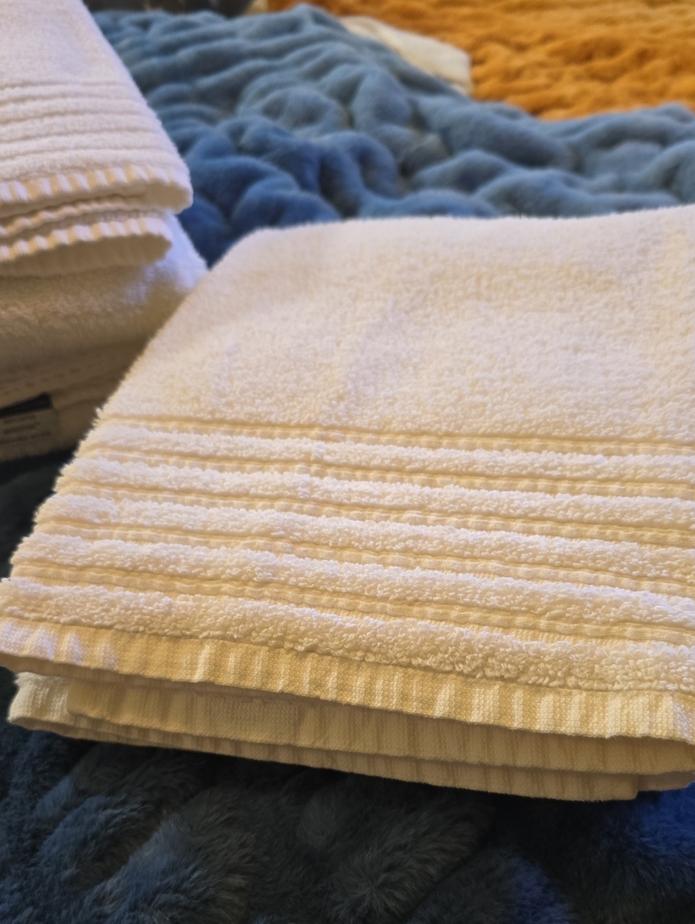 Stunning! Microcotton Hotel Collection White Ribbed Border Bath Towel Set Of 3